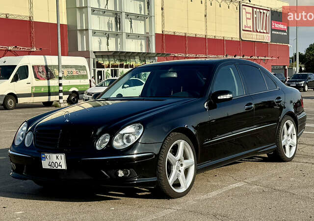 Черный Мерседес Е-Класс, объемом двигателя 5 л и пробегом 238 тыс. км за 12000 $, фото 1 на Automoto.ua