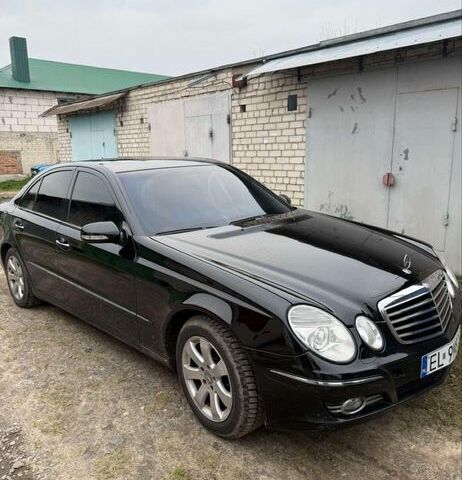 Черный Мерседес Е-Класс, объемом двигателя 2.2 л и пробегом 350 тыс. км за 3200 $, фото 7 на Automoto.ua