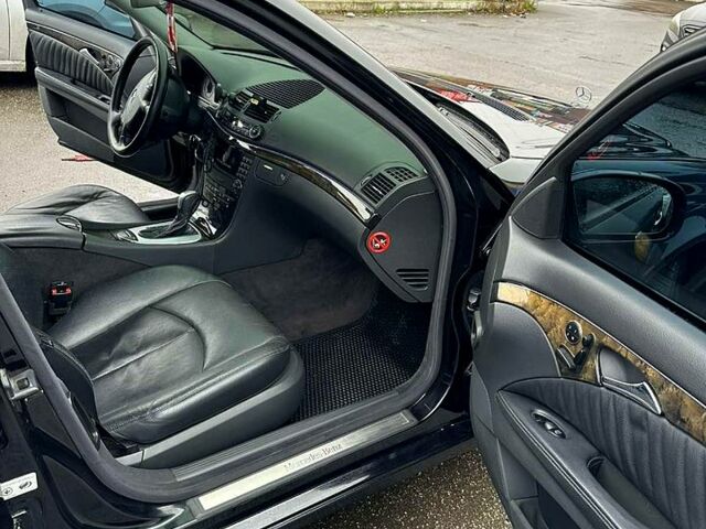 Чорний Мерседес Е-Клас, об'ємом двигуна 3.2 л та пробігом 390 тис. км за 6100 $, фото 12 на Automoto.ua