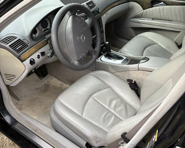 Черный Мерседес Е-Класс, объемом двигателя 2 л и пробегом 355 тыс. км за 6200 $, фото 10 на Automoto.ua