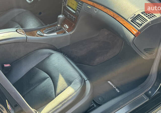 Черный Мерседес Е-Класс, объемом двигателя 5 л и пробегом 238 тыс. км за 12000 $, фото 12 на Automoto.ua