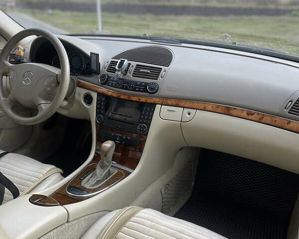 Чорний Мерседес Е-Клас, об'ємом двигуна 2.69 л та пробігом 270 тис. км за 7800 $, фото 25 на Automoto.ua