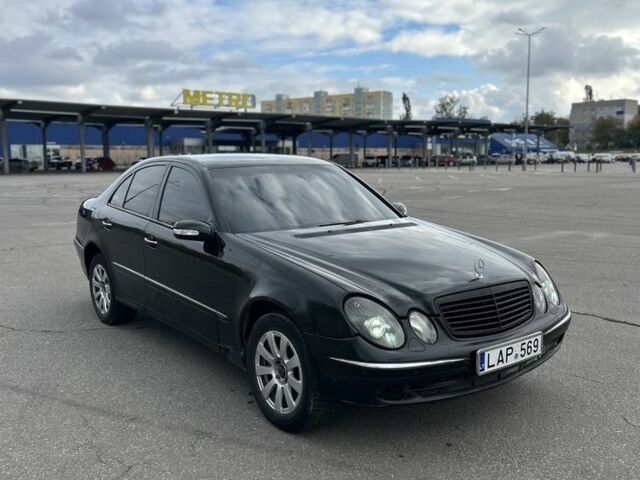 Черный Мерседес Е-Класс, объемом двигателя 3.2 л и пробегом 412 тыс. км за 2300 $, фото 2 на Automoto.ua