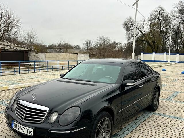 Черный Мерседес Е-Класс, объемом двигателя 3.2 л и пробегом 325 тыс. км за 6500 $, фото 1 на Automoto.ua