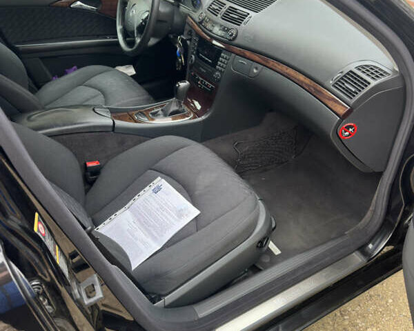 Чорний Мерседес Е-Клас, об'ємом двигуна 1.8 л та пробігом 268 тис. км за 7500 $, фото 7 на Automoto.ua