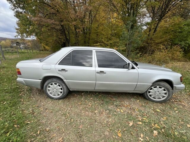 Черный Мерседес Е-Класс, объемом двигателя 3.2 л и пробегом 375 тыс. км за 1850 $, фото 6 на Automoto.ua