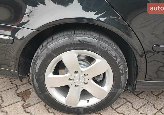 Черный Мерседес Е-Класс, объемом двигателя 1.8 л и пробегом 298 тыс. км за 8200 $, фото 39 на Automoto.ua