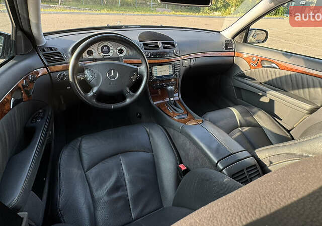 Черный Мерседес Е-Класс, объемом двигателя 5 л и пробегом 238 тыс. км за 12000 $, фото 24 на Automoto.ua
