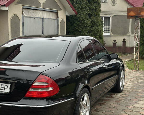 Черный Мерседес Е-Класс, объемом двигателя 3.2 л и пробегом 346 тыс. км за 6950 $, фото 5 на Automoto.ua