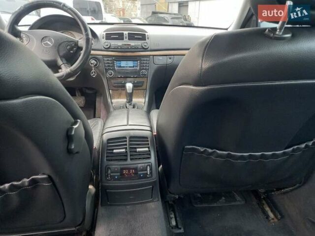 Чорний Мерседес Е-Клас, об'ємом двигуна 2.7 л та пробігом 318 тис. км за 6350 $, фото 24 на Automoto.ua