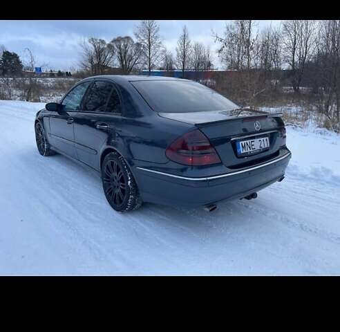 Черный Мерседес Е-Класс, объемом двигателя 2.7 л и пробегом 333 тыс. км за 4489 $, фото 7 на Automoto.ua