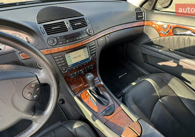 Черный Мерседес Е-Класс, объемом двигателя 5 л и пробегом 238 тыс. км за 12000 $, фото 33 на Automoto.ua