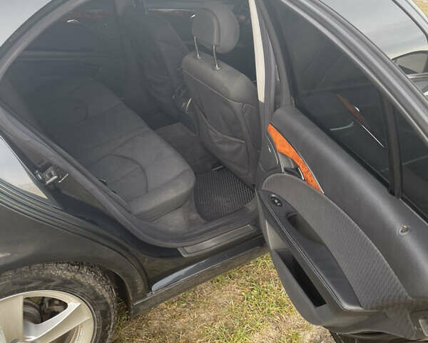 Черный Мерседес Е-Класс, объемом двигателя 2.15 л и пробегом 400 тыс. км за 6990 $, фото 9 на Automoto.ua