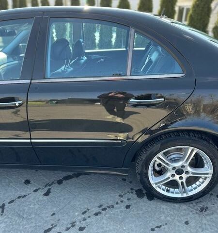 Черный Мерседес Е-Класс, объемом двигателя 1.8 л и пробегом 300 тыс. км за 7999 $, фото 8 на Automoto.ua