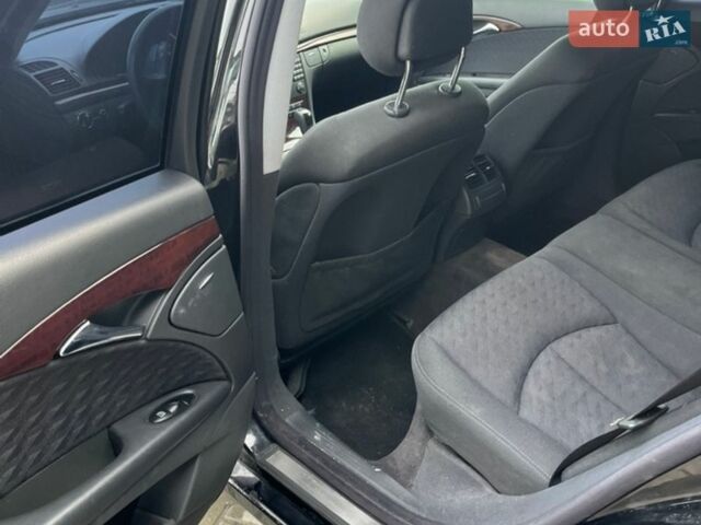 Черный Мерседес Е-Класс, объемом двигателя 1.8 л и пробегом 269 тыс. км за 6400 $, фото 12 на Automoto.ua