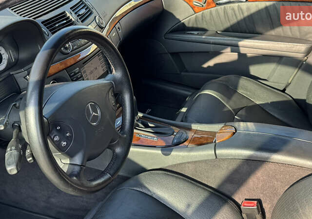 Черный Мерседес Е-Класс, объемом двигателя 5 л и пробегом 238 тыс. км за 12000 $, фото 30 на Automoto.ua