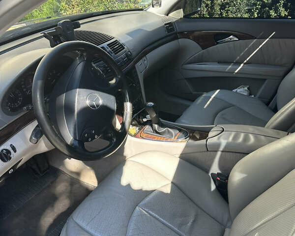 Чорний Мерседес Е-Клас, об'ємом двигуна 2.2 л та пробігом 290 тис. км за 7000 $, фото 4 на Automoto.ua