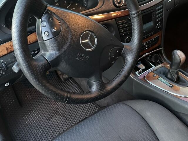 Чорний Мерседес Е-Клас, об'ємом двигуна 2.2 л та пробігом 400 тис. км за 7600 $, фото 5 на Automoto.ua