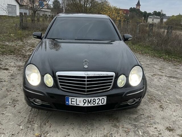 Черный Мерседес Е-Класс, объемом двигателя 2.2 л и пробегом 350 тыс. км за 3200 $, фото 10 на Automoto.ua