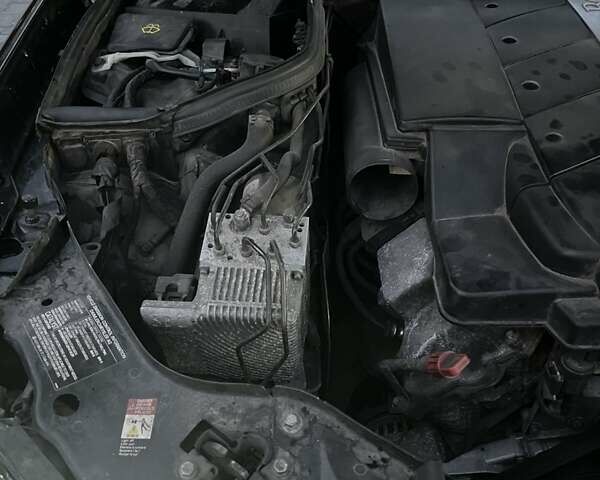 Черный Мерседес Е-Класс, объемом двигателя 4.97 л и пробегом 327 тыс. км за 5200 $, фото 9 на Automoto.ua