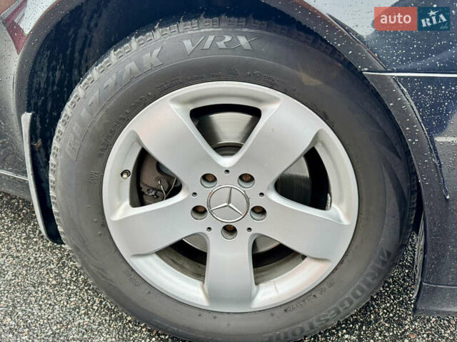 Черный Мерседес Е-Класс, объемом двигателя 3.2 л и пробегом 280 тыс. км за 5900 $, фото 25 на Automoto.ua