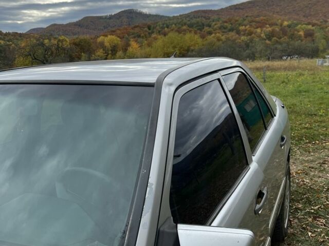 Черный Мерседес Е-Класс, объемом двигателя 3.2 л и пробегом 375 тыс. км за 1850 $, фото 10 на Automoto.ua