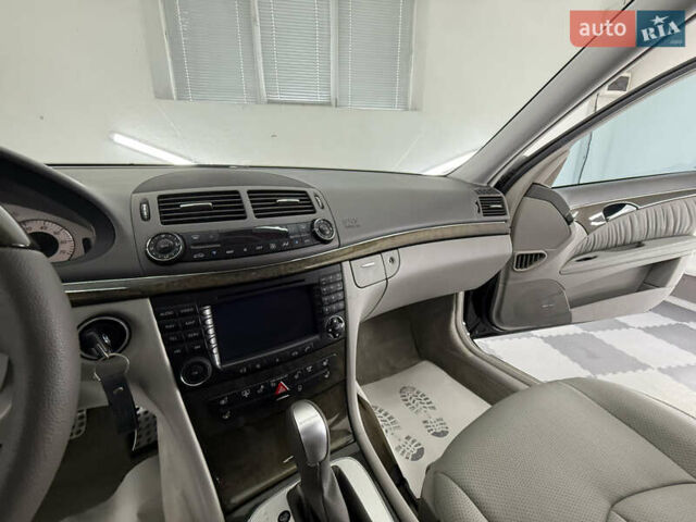 Мерседес Е-Клас 2005 у Трускавце на Automoto.ua Чорний Мерседес Е-Клас, об'ємом двигуна 3.5 л та пробігом 245 тис. км за 8999 $, фото 52 на Automoto.ua