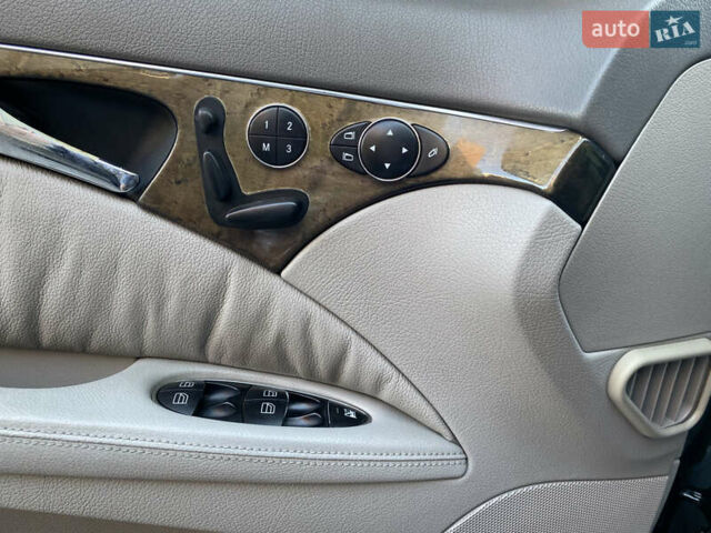 Черный Мерседес Е-Класс, объемом двигателя 3.5 л и пробегом 260 тыс. км за 8000 $, фото 12 на Automoto.ua