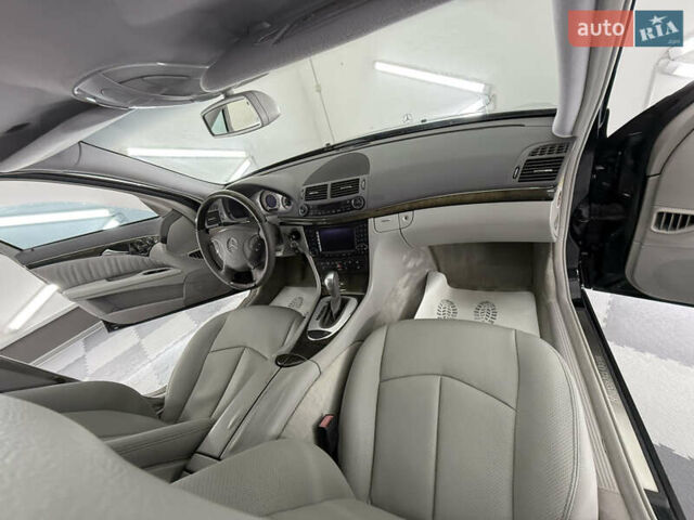 Мерседес Е-Клас 2005 у Трускавце на Automoto.ua Чорний Мерседес Е-Клас, об'ємом двигуна 3.5 л та пробігом 245 тис. км за 8999 $, фото 34 на Automoto.ua
