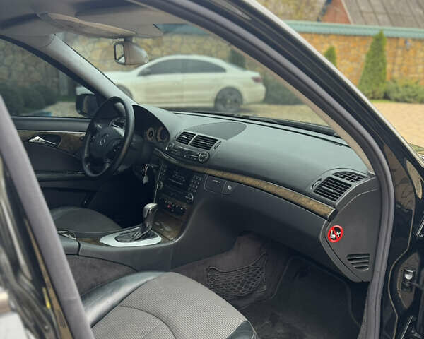 Черный Мерседес Е-Класс, объемом двигателя 2 л и пробегом 332 тыс. км за 6000 $, фото 18 на Automoto.ua