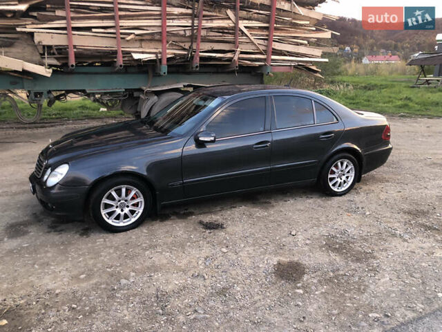 Мерседес Е-Класс 2005 в Косове на Automoto.ua Черный Мерседес Е-Класс, объемом двигателя 2.15 л и пробегом 325 тыс. км за 5500 $, фото 2 на Automoto.ua