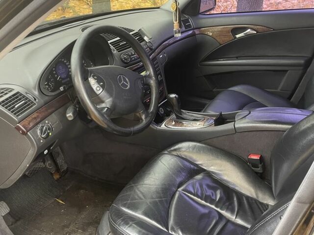 Мерседес Е-Клас 2005 у Прилуках на Automoto.ua Чорний Мерседес Е-Клас, об'ємом двигуна 1.8 л та пробігом 395 тис. км за 6499 $, фото 7 на Automoto.ua