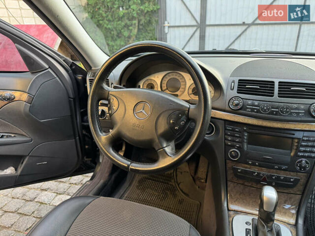 Черный Мерседес Е-Класс, объемом двигателя 2.2 л и пробегом 280 тыс. км за 7900 $, фото 7 на Automoto.ua