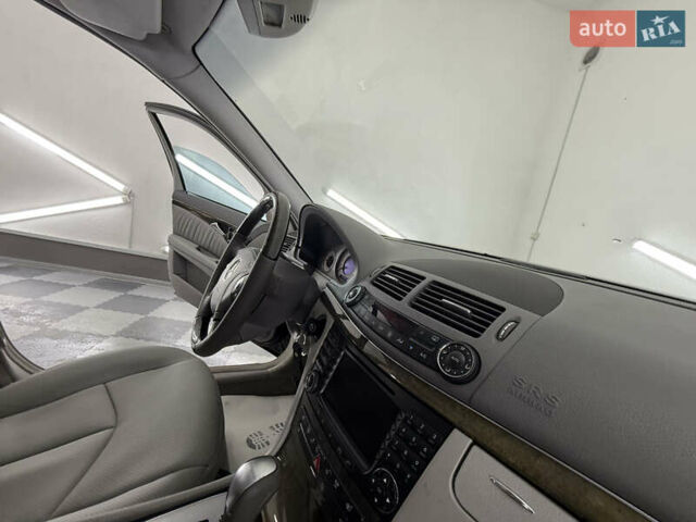 Мерседес Е-Клас 2005 у Трускавце на Automoto.ua Чорний Мерседес Е-Клас, об'ємом двигуна 3.5 л та пробігом 245 тис. км за 8999 $, фото 24 на Automoto.ua