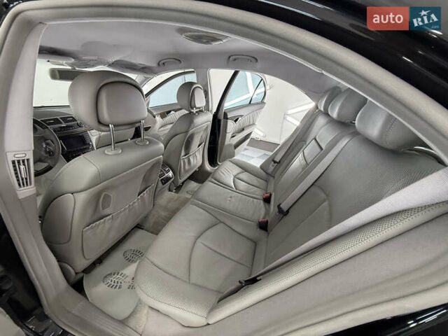 Мерседес Е-Клас 2005 у Трускавце на Automoto.ua Чорний Мерседес Е-Клас, об'ємом двигуна 3.5 л та пробігом 245 тис. км за 8999 $, фото 56 на Automoto.ua