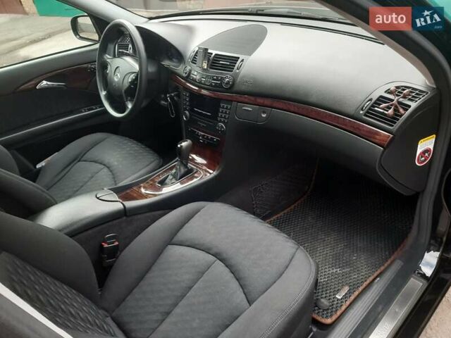 Черный Мерседес Е-Класс, объемом двигателя 1.8 л и пробегом 220 тыс. км за 8650 $, фото 1 на Automoto.ua