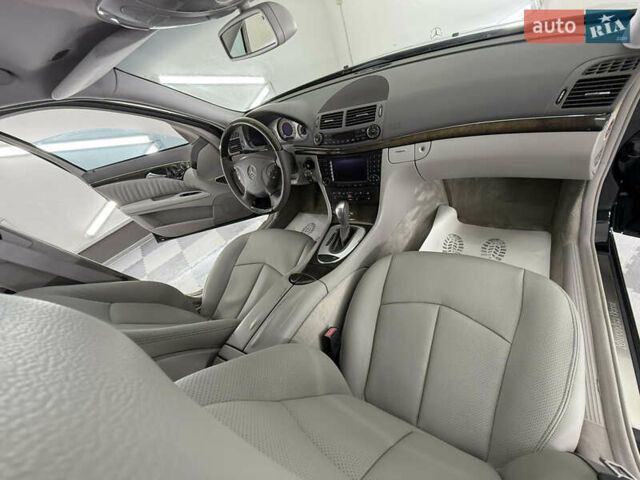 Мерседес Е-Клас 2005 у Трускавце на Automoto.ua Чорний Мерседес Е-Клас, об'ємом двигуна 3.5 л та пробігом 245 тис. км за 8999 $, фото 33 на Automoto.ua
