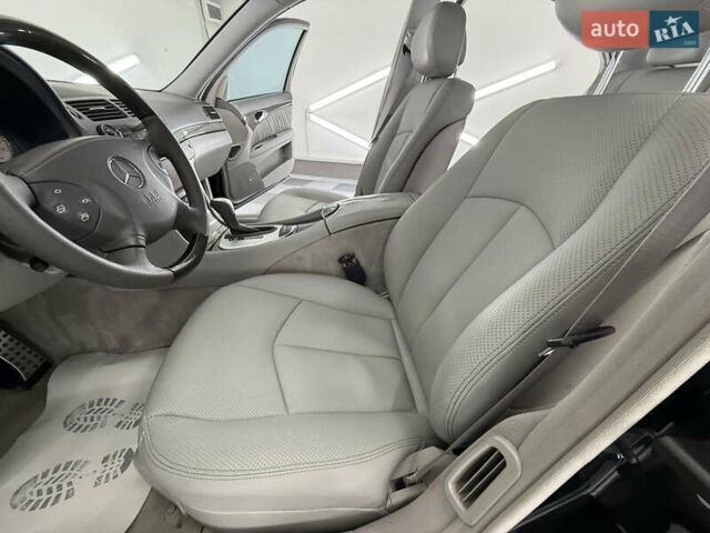 Мерседес Е-Клас 2005 у Трускавце на Automoto.ua Чорний Мерседес Е-Клас, об'ємом двигуна 3.5 л та пробігом 245 тис. км за 8999 $, фото 48 на Automoto.ua