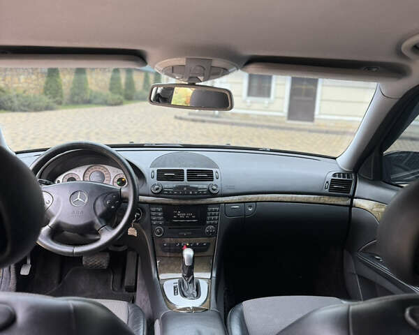 Черный Мерседес Е-Класс, объемом двигателя 2 л и пробегом 332 тыс. км за 6000 $, фото 13 на Automoto.ua