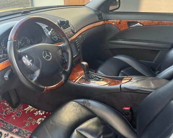 Мерседес Е-Клас 2005 у Рівному на Automoto.ua Чорний Мерседес Е-Клас, об'ємом двигуна 1.8 л та пробігом 255 тис. км за 5800 $, фото 7 на Automoto.ua