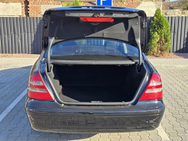 Черный Мерседес Е-Класс, объемом двигателя 1.8 л и пробегом 265 тыс. км за 6999 $, фото 8 на Automoto.ua