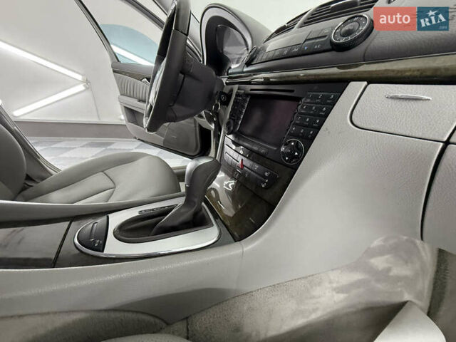 Мерседес Е-Клас 2005 у Трускавце на Automoto.ua Чорний Мерседес Е-Клас, об'ємом двигуна 3.5 л та пробігом 245 тис. км за 8999 $, фото 25 на Automoto.ua