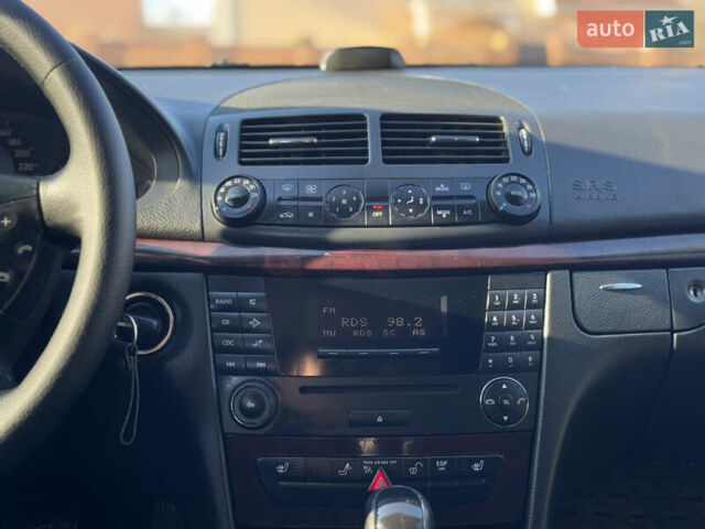 Черный Мерседес Е-Класс, объемом двигателя 1.8 л и пробегом 338 тыс. км за 6850 $, фото 16 на Automoto.ua