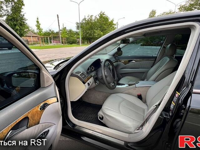 Чорний Мерседес Е-Клас, об'ємом двигуна 3.2 л та пробігом 397 тис. км за 8000 $, фото 13 на Automoto.ua