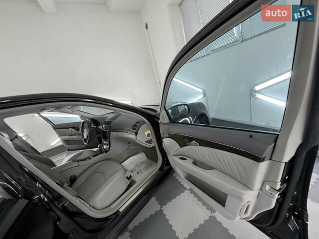 Мерседес Е-Клас 2005 у Трускавце на Automoto.ua Чорний Мерседес Е-Клас, об'ємом двигуна 3.5 л та пробігом 245 тис. км за 8999 $, фото 21 на Automoto.ua