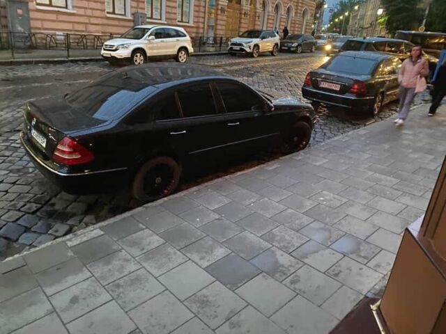 Черный Мерседес Е-Класс, объемом двигателя 3 л и пробегом 273 тыс. км за 9800 $, фото 1 на Automoto.ua
