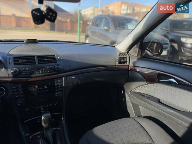 Черный Мерседес Е-Класс, объемом двигателя 1.8 л и пробегом 338 тыс. км за 6850 $, фото 15 на Automoto.ua