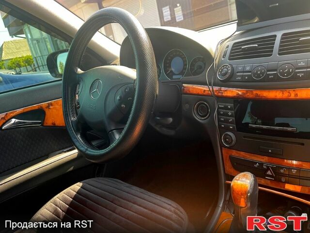 Чорний Мерседес Е-Клас, об'ємом двигуна 3 л та пробігом 160 тис. км за 5700 $, фото 1 на Automoto.ua