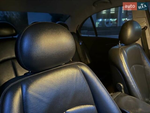 Мерседес Е-Клас 2005 у Рівному на Automoto.ua Чорний Мерседес Е-Клас, об'ємом двигуна 1.8 л та пробігом 255 тис. км за 5800 $, фото 37 на Automoto.ua