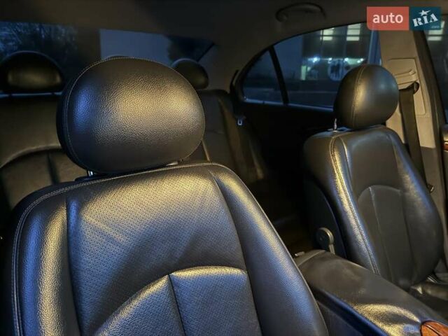 Мерседес Е-Клас 2005 у Рівному на Automoto.ua Чорний Мерседес Е-Клас, об'ємом двигуна 1.8 л та пробігом 255 тис. км за 5800 $, фото 36 на Automoto.ua